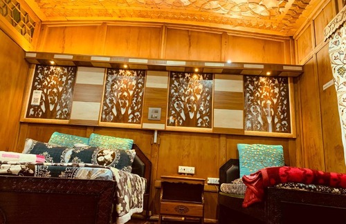 Dal Lake Boat Rental | House Boat New Lucifer