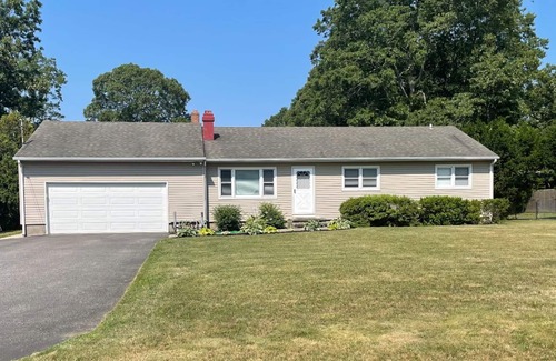 Manorville House | House close to the Hampton and beaches of Long Island