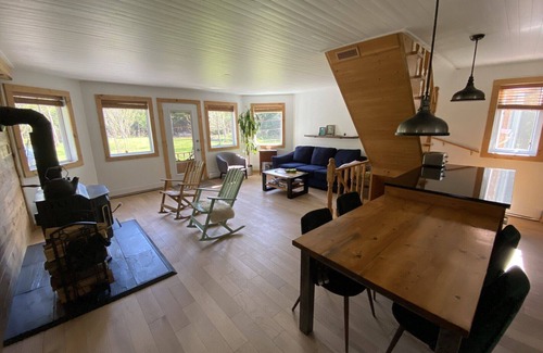 Sainte-Seraphine Ski Chalet | House/cottage on the edge of the forest