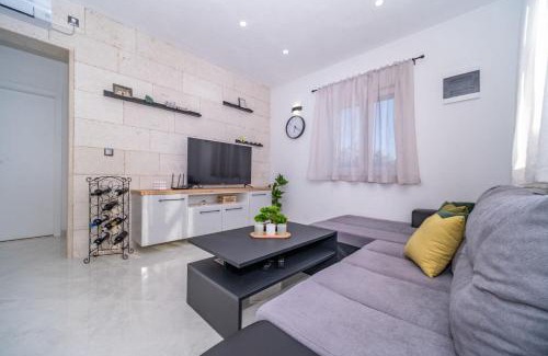 Praznica House | House Diana
