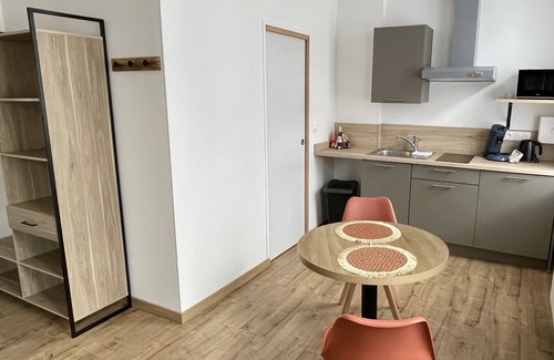 Lens House | House-Executive-Ensuite-Balcony-1er étage