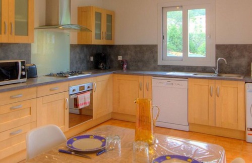 Galeria House | House for up to 4 people with 30 m2 terrace and shared swimming pool.