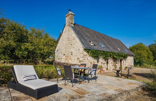 Saint-Georges-de-Rouelley House | House on a secluded, small horse farm