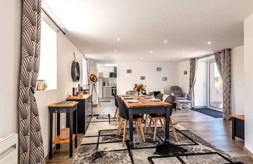 Guilers House | House 'Gite 8 Pers Au Calme - 9kms Beaches' with Shared Terrace, Private Garden and Wi-Fi