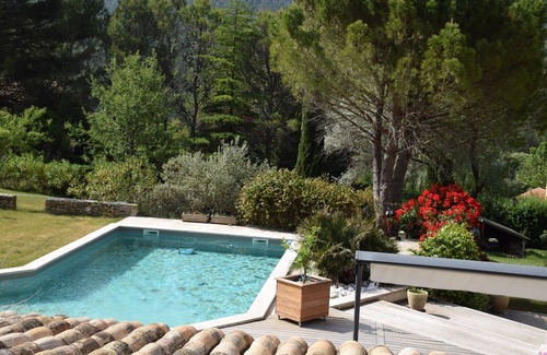 Vauvenargues House | House in Aix countryside with landscaped garden and pool .South of France