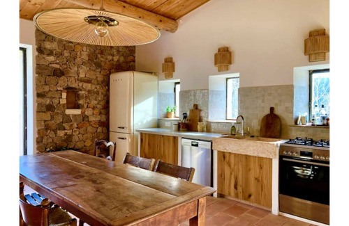 Beaurecueil House | House in Aix en pce at the foot of Sainte Victoire
