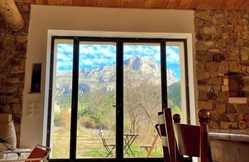 Beaurecueil House | House in Aix en pce at the foot of Sainte Victoire