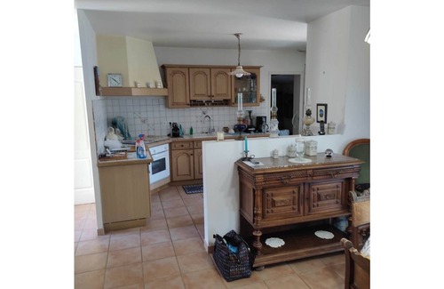 Besse-sur-Issole Villa | House in quiet subdivision, with swimming pool.