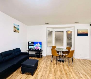 Oakridge Villa | House in Scarborough