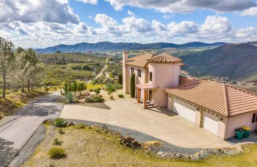Greater Sacramento House | House In The Clouds