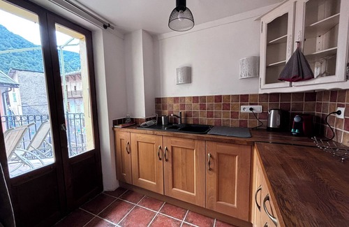 Guillaumes House | House in the heart of the village! Close to all shops and activities!