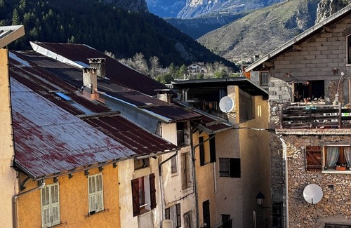 Guillaumes House | House in the heart of the village! Close to all shops and activities!