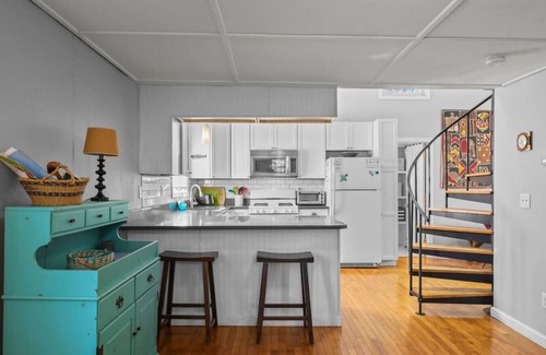 Woods Hole House | House in the Heart of Woods Hole