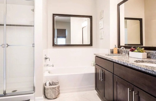 Lakewood Corner Estates House | House in Toms River 3 BD 2.5 BA 2,077 sqft