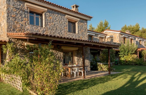 Paradise Beach House | House in tranquil olive grove - 200m from beach