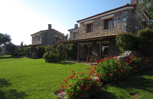 Paradise Beach House | House in tranquil olive grove - 200m from beach