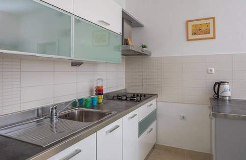 Pisak House | House Karlo (47631-K1) - Pisak