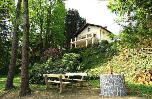 Metlika House | House Kolpa Paradise Whirlpool and Sauna - Happy Rentals