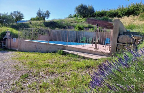 Sahune House | House "Le Vieil Olivier" with Mountain View, Shared Pool and Wi-Fi