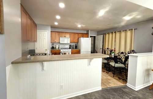 Morrisville House | House near RDU and RTP with modern bathrooms and first floor bedroom