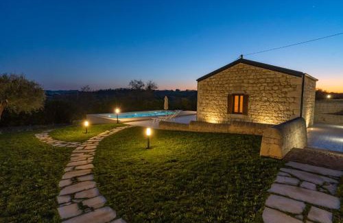 Ragusa Villa | House Nicasia: villa con piscina
