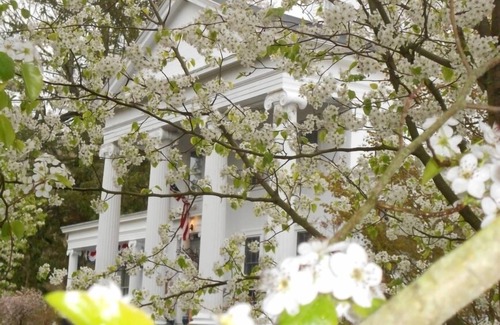 Mystic Bed & Breakfast | House of 1833 Bed & Breakfast & Gardens