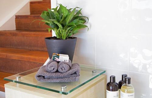 Upper Burringbar Ski Chalet | House Of Cadeau