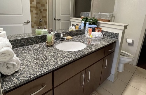 Dallas Design District Apartment | ⭐️ House of J&K: 2 bedroom APT. with pool-view