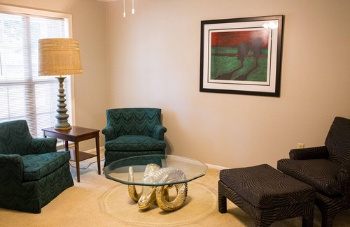 Ridgeland House | House on a quiet street with no through traffic
