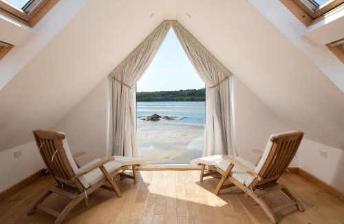 Caergeiliog House | House on the Beach
