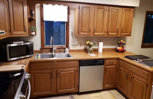 Savanna House | House On the Hill Charming 3-bedroom house with Rec Room, in lovely Savanna