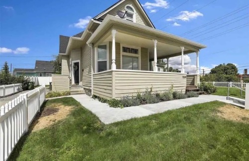 West Central Apartment | House on the Hill Minutes Minutes From Kendall Yards and Downtown Spokane