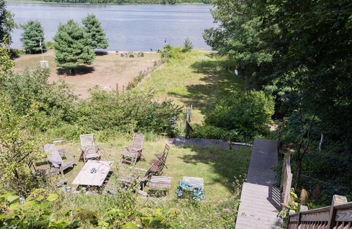 Coxsackie House | House on the Hudson River Beach