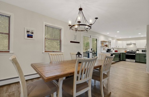 Chittenden House | House on The Rocks with EV Charger
