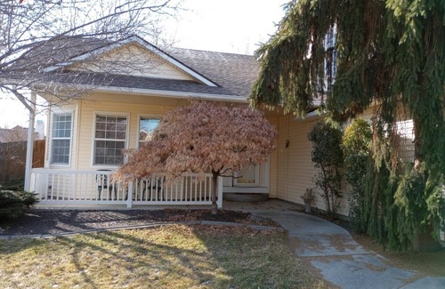 Meridian House | House Share with private bedroom, bathroom and garage