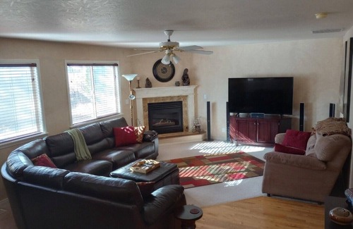 Meridian House | House Share with private bedroom, bathroom and garage