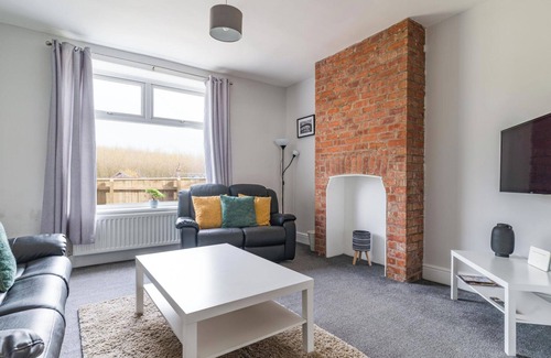 Choppington House | House - Sleeps 5 - Pet Friendly - Garden - Parking
