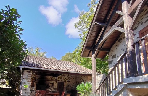 Asprieres Apartment | House studio vacation cottage South of France Lot Aveyron