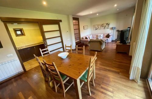 Riu de Cerdanya Ski Chalet | House surrounded by mountain and nature