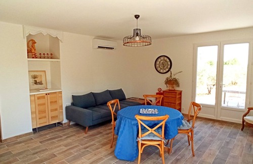 Velaux House | House T2 of 50m2, air-conditioned with terrace overlooking the olive trees
