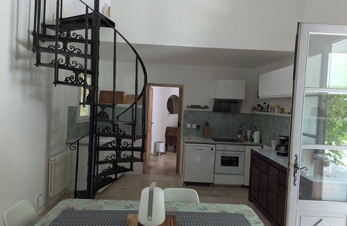 La Capelle-et-Masmolene Villa | House with garden and swimming pool. Near Uzès