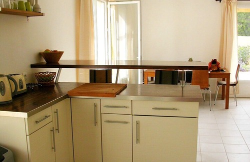 Roujan House | House w/pool in wine-growers village, wifi, AC, child-friendly, 10 km Pezenas