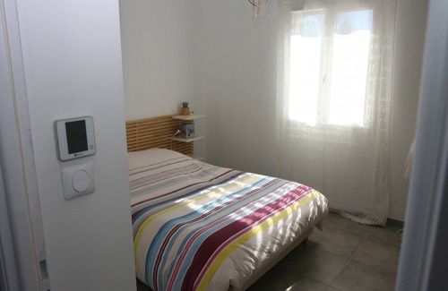 Jonquerettes House | House with garden in Provencal village 20 min from Avignon