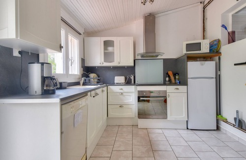 Saint-Maixent-sur-Vie Ski Chalet | House with garden for 4, St Maixent sur Vie