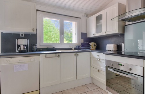 Saint-Maixent-sur-Vie Ski Chalet | House with garden for 4, St Maixent sur Vie