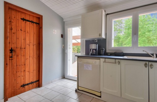 Saint-Maixent-sur-Vie Ski Chalet | House with garden for 4, St Maixent sur Vie