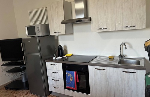 Medicina Apartment | House with 5 beds with a small studio apartment attached with another 2 beds