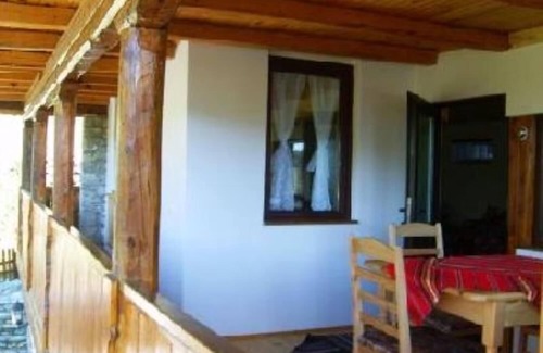 Delchevo House | House with a garden in an authentic mountain village