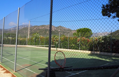 Tortosa Cottage | House with garden, basketball, tennis. Close to the sea and the mountain. Families