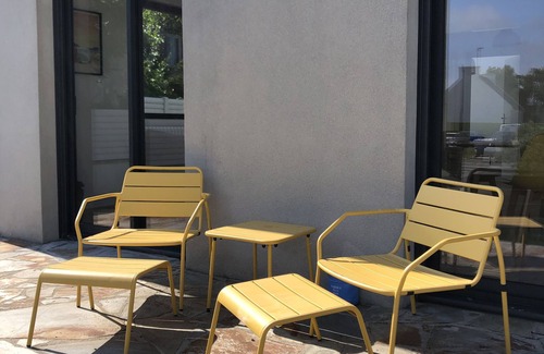 Ploneour-Lanvern House | House with garden and private parking